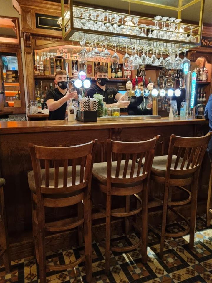 The Canalside B&B At The Auld Shebeen Bar 阿赛 外观 照片