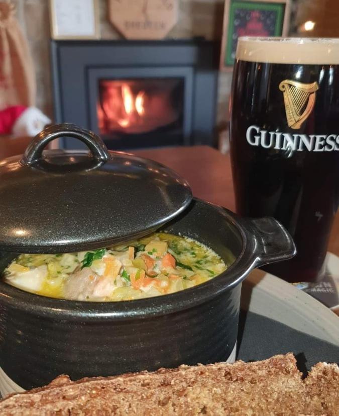 The Canalside B&B At The Auld Shebeen Bar 阿赛 外观 照片